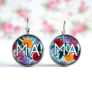 Za chvíli tu máme Den matek! 💐 Novinkou na e-shopu jsou tentokrát šperky pro maminky. https://www.lakiki.cz/mama-nausnice/...